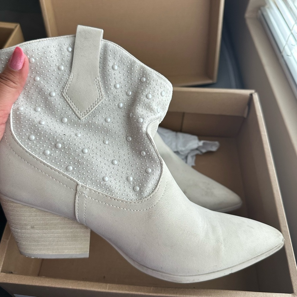 Elegant White Ankle Boots